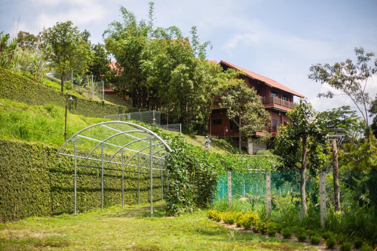 Red House The Garden Stay In Bukit Tinggi By Play Bentong Εξωτερικό φωτογραφία