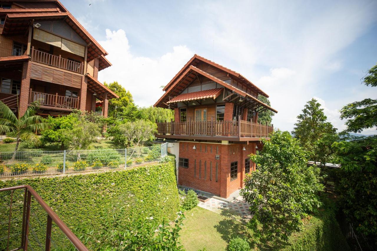 Red House The Garden Stay In Bukit Tinggi By Play Bentong Εξωτερικό φωτογραφία
