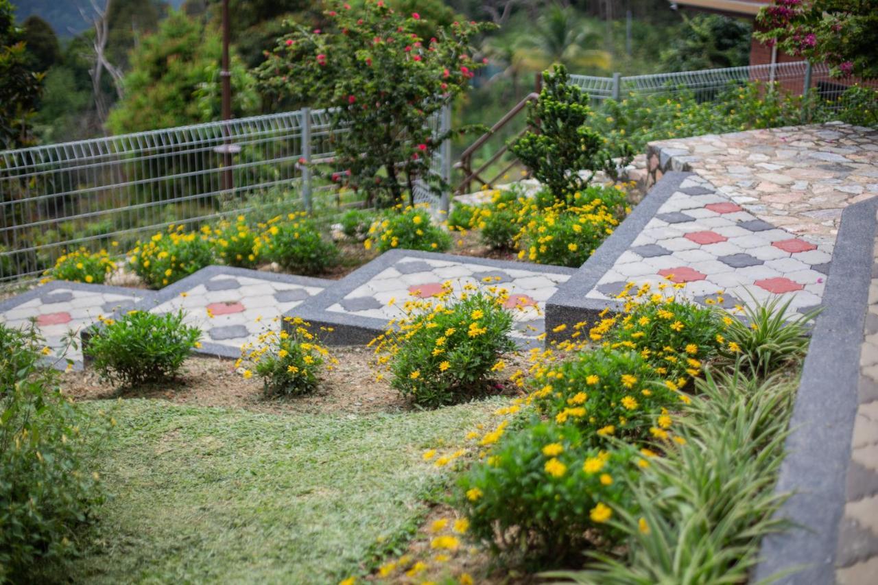Red House The Garden Stay In Bukit Tinggi By Play Bentong Εξωτερικό φωτογραφία