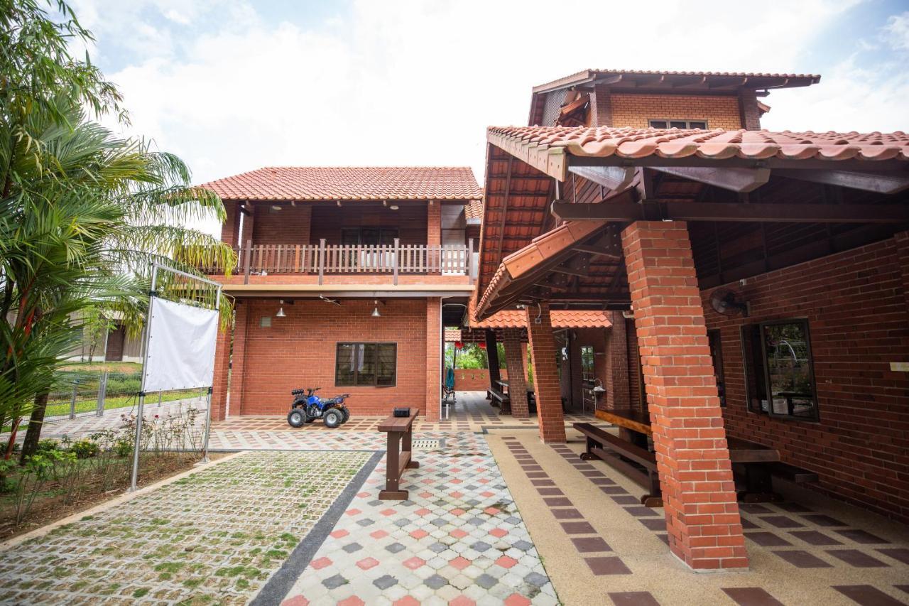 Red House The Garden Stay In Bukit Tinggi By Play Bentong Εξωτερικό φωτογραφία
