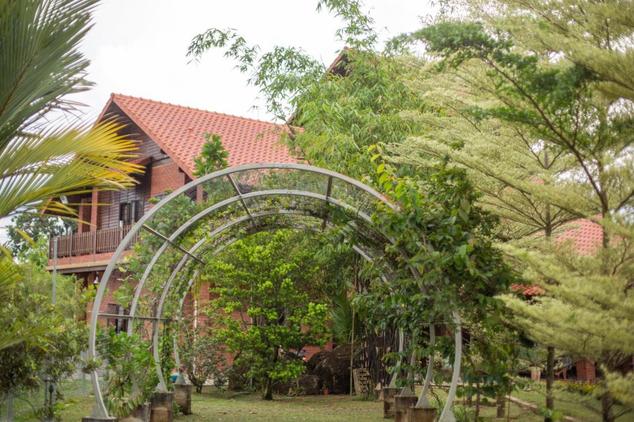 Red House The Garden Stay In Bukit Tinggi By Play Bentong Εξωτερικό φωτογραφία